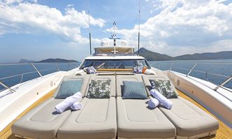 Settlement yacht charter Sunseeker Motor Yacht