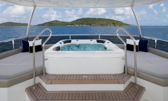 Serenity yacht charter Ocean Alexander Motor Yacht
