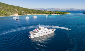 Metsuyan IV yacht charter CBI Navi Motor Yacht