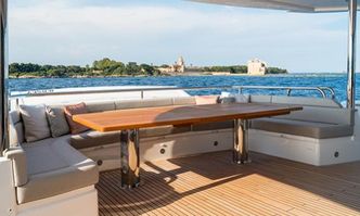 Fratelli yacht charter Sunseeker Motor Yacht