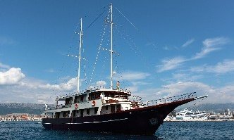 Luna yacht charter Custom Motor/Sailer Yacht