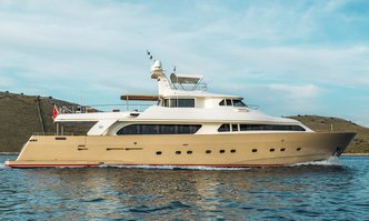 Imagine yacht charter Custom Line Motor Yacht