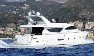 Happy Feet yacht charter Alalunga Motor Yacht