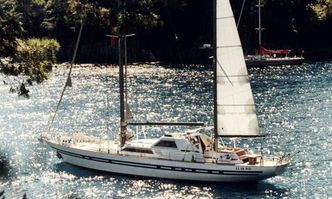 Lotty yacht charter Benetti Sail Division Motor/Sailer Yacht