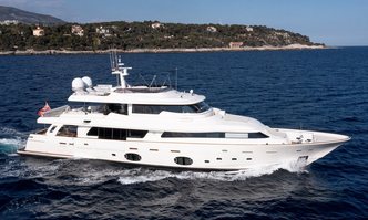 Centurion yacht charter Custom Line Motor Yacht