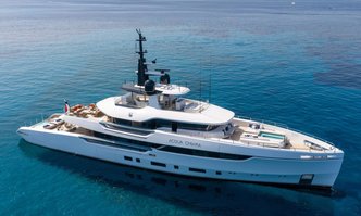 Acqua Chiara yacht charter Columbus Yachts Motor Yacht