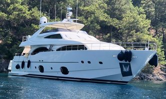 Funda D yacht charter Custom Line Motor Yacht
