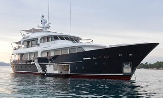 Robbie Bobby yacht charter Lynx Yachts Motor Yacht