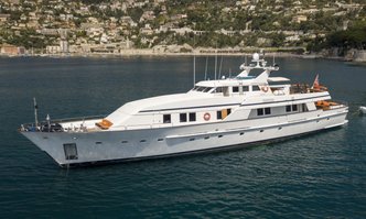 Fiorente yacht charter Ferronavale Motor Yacht