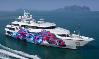 Saluzi yacht charter Austal Motor Yacht
