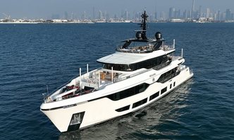 Geulunel yacht charter Gulf Craft Motor Yacht