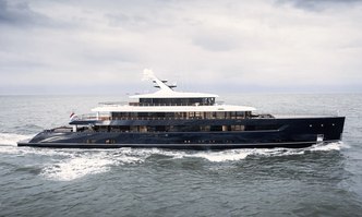 Les Cinq yacht charter Feadship Motor Yacht