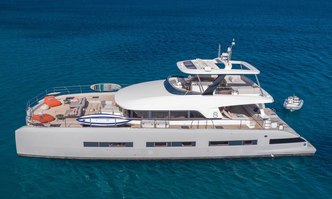 Zenit yacht charter Lagoon Motor Yacht