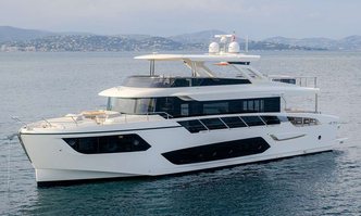 Semela yacht charter Absolute Motor Yacht