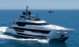 Fifi yacht charter Custom Line Motor Yacht