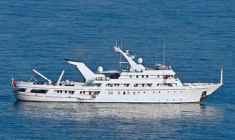 Esmeralda yacht charter Codecasa Motor Yacht