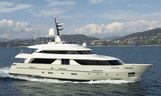 Akar XIII yacht charter Sanlorenzo Motor Yacht