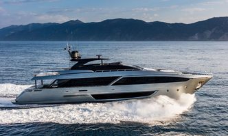 Don't Worry yacht charter Riva Motor Yacht