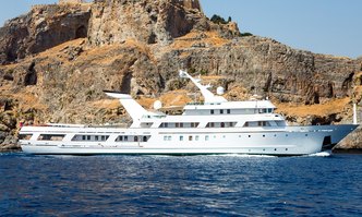 Esmeralda yacht charter Codecasa Motor Yacht