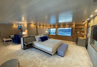 Charter yacht BOLD master cabin with central berth