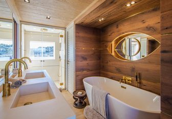 En suite on luxury yacht mimi la sardine