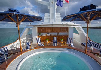 spa pool on superyacht lady victoria