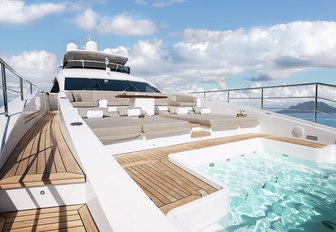 swimming pool and lounging area on the bow of superyacht Cheers 46 