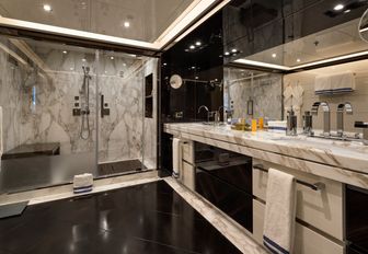 Ensuite on superyacht RARITY