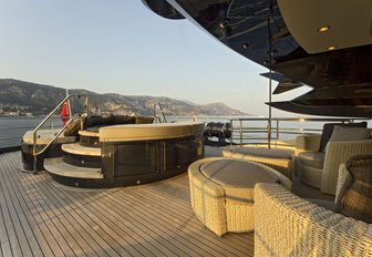 Jacuzzi on board sundeck of superyacht Vantage