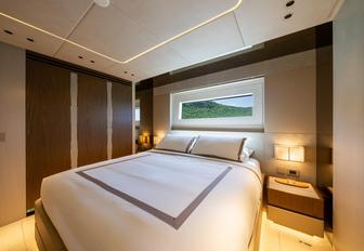 Charter yacht WHITE STAR guest cabin