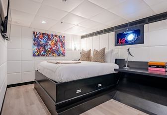 Charter yacht LOTUS guest cabin with central berth