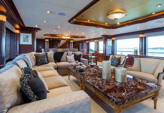 The main salon of motor yacht Zoom Zoom Zoom