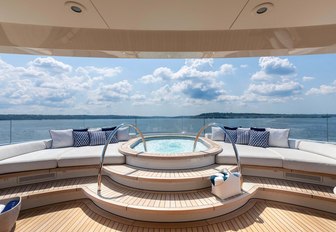 hasna yacht jacuzzi pool and sunpads