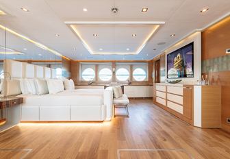 Charter yacht DB9 master cabin overview