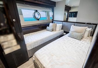 Charter yacht QUANTUM twin cabin 
