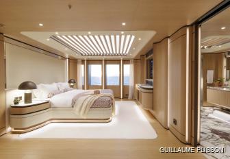 Charter yacht O'MADELEINE master cabin
