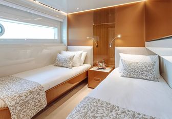 Charter yacht EROLIA twin cabin