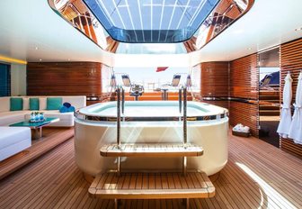 The spa pool featured on board sailing yacht AQUIJO