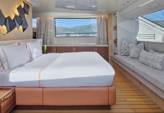 Charter yacht WOMBAT master cabin