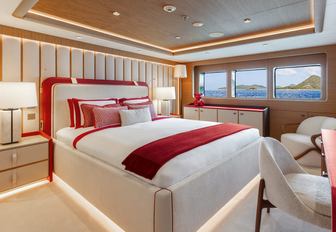 Superyacht charter AMOR A VIDA double guest cabin