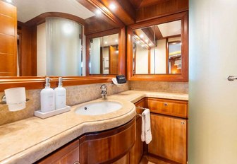 Charter yacht MAMBO en suite
