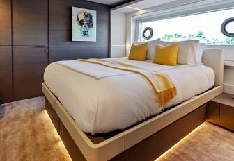 Charter yacht NO SURRENDER guest cabin with central berth