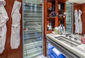 Charter yacht RARE FIND en suite