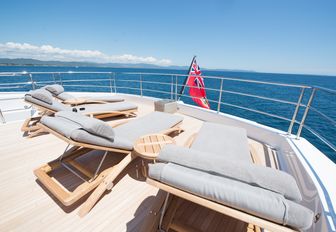 sun loungers line up on the sundeck of motor yacht JACOZAMI 