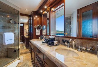 Charter yacht RULE NO.1 ensuite