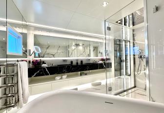 Charter yacht VERTIGO ensuite with separate shower cubicle