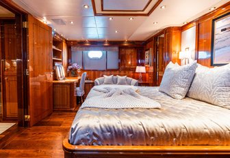Charter yacht TEMPTATION master cabin