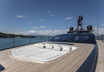 Foredeck sunbathing area onboard MY Panam