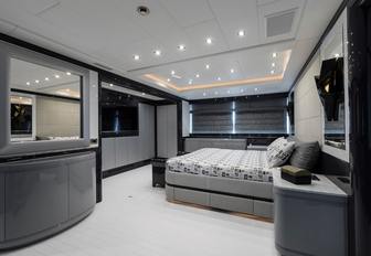 Charter yacht VENI VIDI VICI master cabin overview