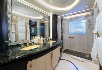 Luxury yacht charter WHISPER en suite